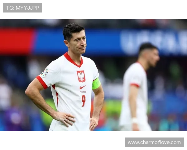 莱万更衣室怒骂主帅队友耍大牌缺席集训营引爆内部矛盾危机